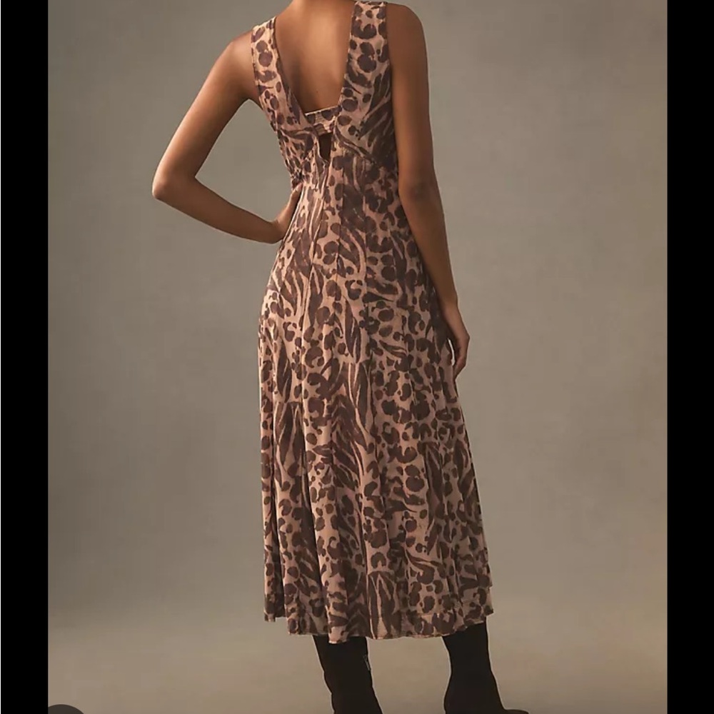 Anthropologie pilcro seamed V neck
Brown Animal Print Midi Dress